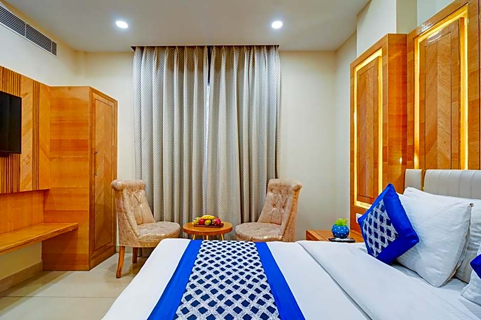 Hotel Gold Palace - 03 Mins Walk From New Delhi Railway Station