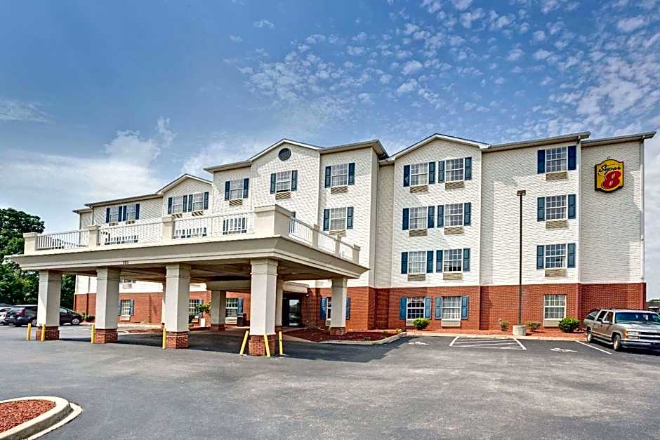 Super 8 by Wyndham Louisville/Expo Center