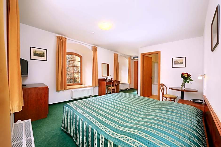 Photo 1 of 10 of 1 Double Bed or 2 Beds, City View