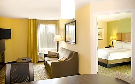 One-Bedroom Queen Suite - Non-Smoking