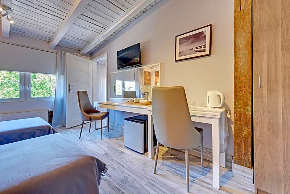 Kamienica Gdynia hotelowe komfortowe łóżka, plaża Orłowo molo