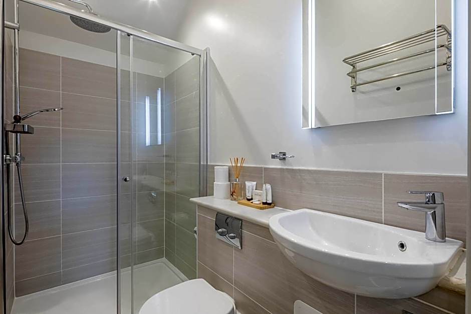 King Deluxe Ensuite with Courtyard View - Hawking