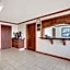 Super 8 by Wyndham Oklahoma/Frontier City