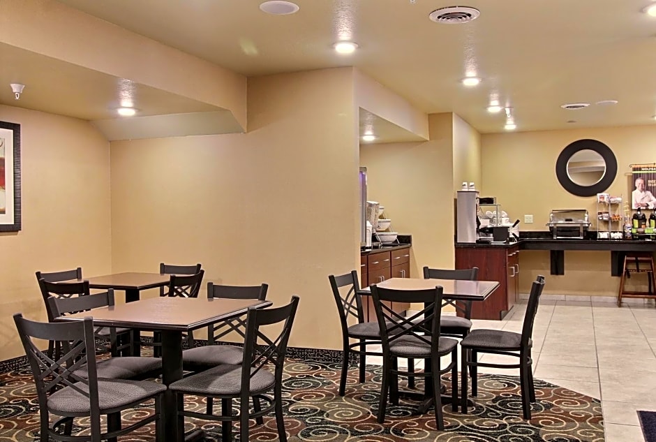 Cobblestone Inn & Suites - Linton