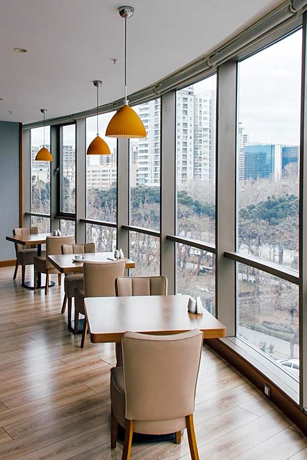 Parkside Hotel & Apartments