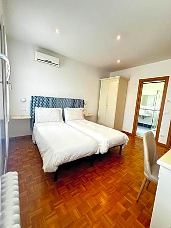Deluxe Double Room with Shower