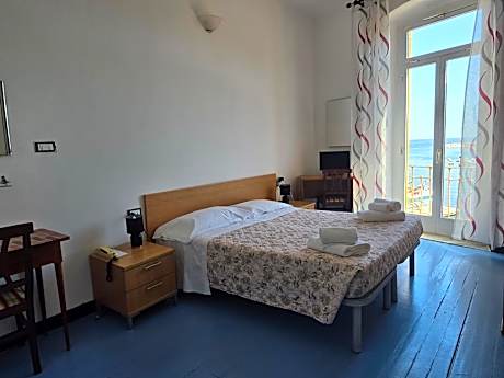 Double or Twin Room with Sea View and Private External Bathroom