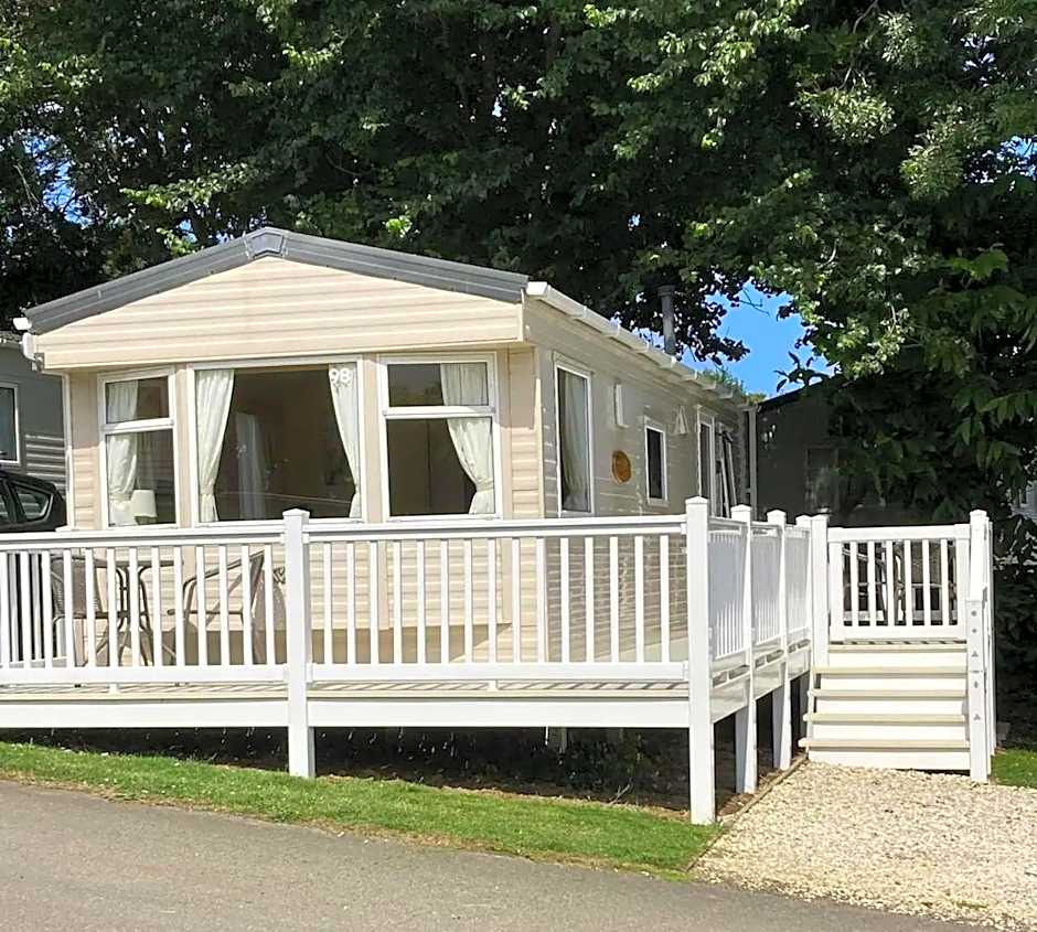 Cosy 2 bed pet friendly holiday home Crantock Nr Newquay