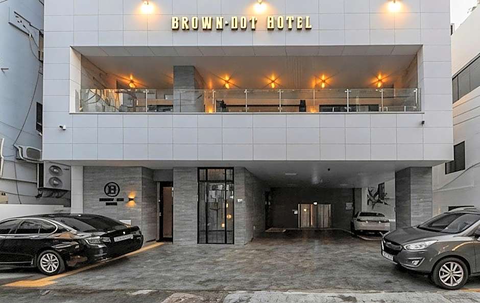 Brown-Dot Hotel Deokcheon