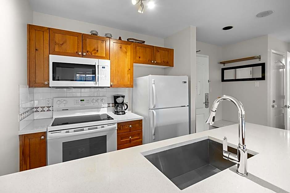 Bear Lodge One Bedroom by MVA