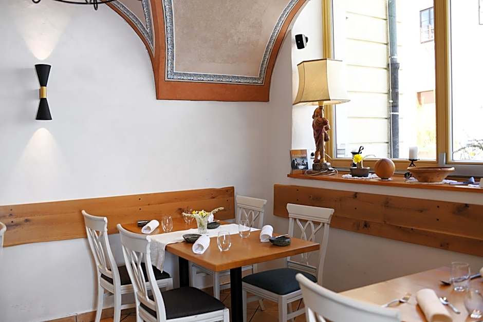 Hiša Linhart, Hotel & Restaurant