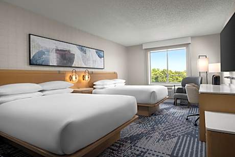 Standard Queen Room - Mobility/Hearing Accessible with Tub