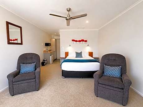 Studio with Spa Bath