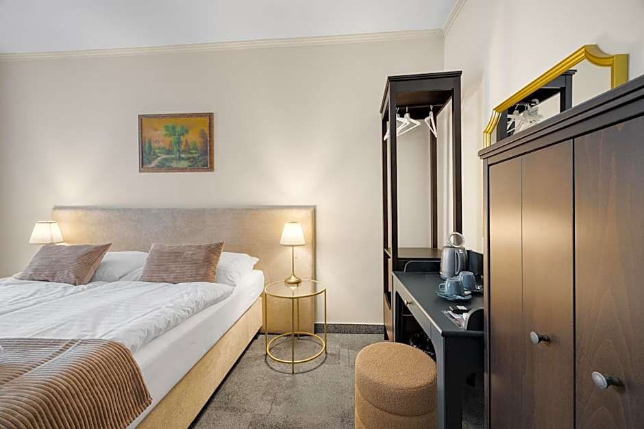 Hotel Reverie - Dependance, Check-in at Metropolitan Star