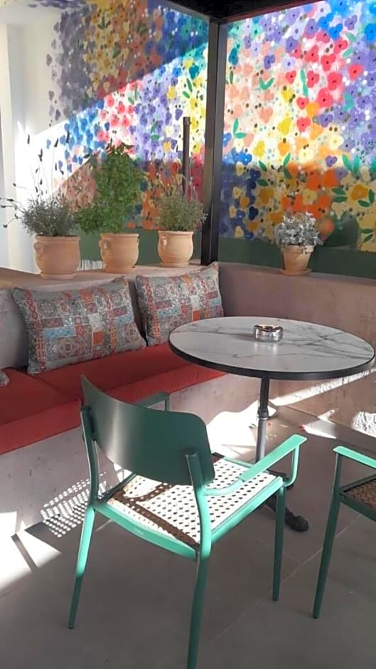 Ederlezi Zoubourlou Aparthotel