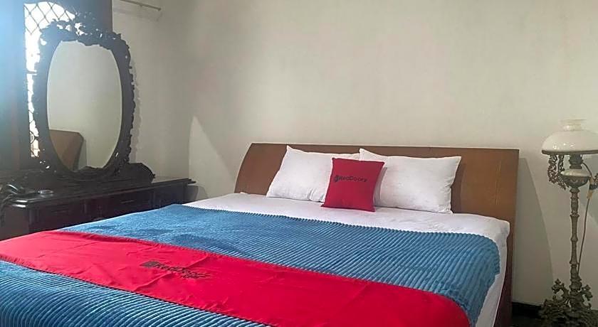 RedDoorz Syariah @ Karang Pilang