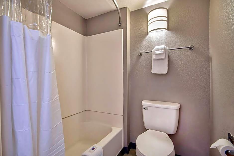 Motel 6-Albuquerque, NM - Carlisle