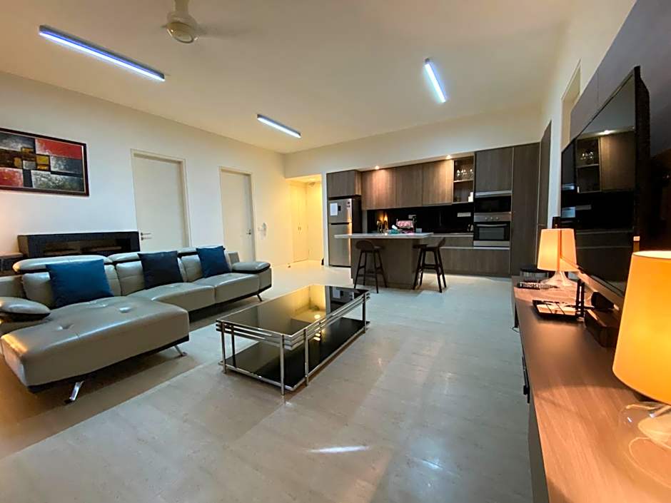 By The Sea Side Seaview and Mountain View 252