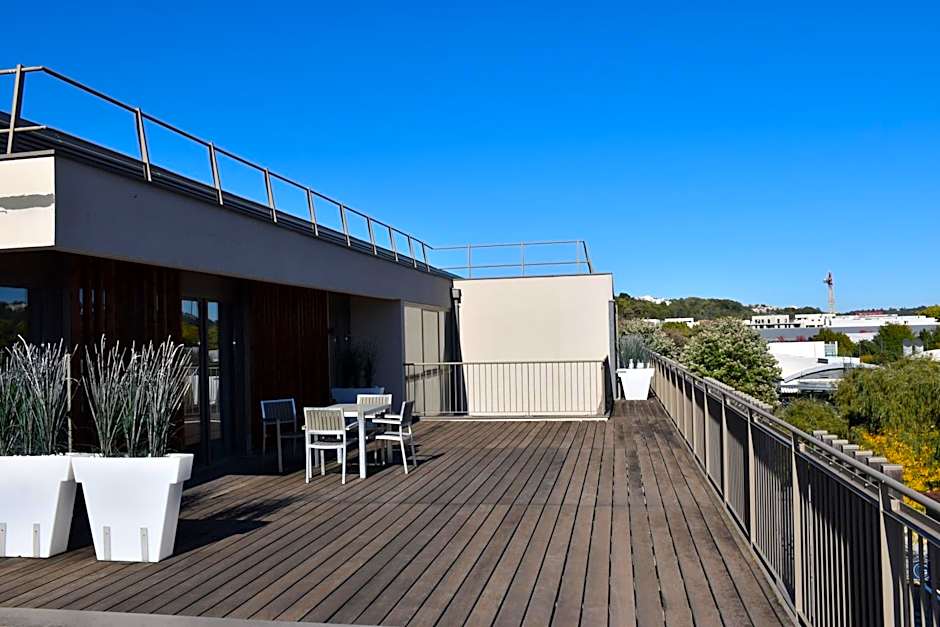 Adonis Lyon Dock Ouest