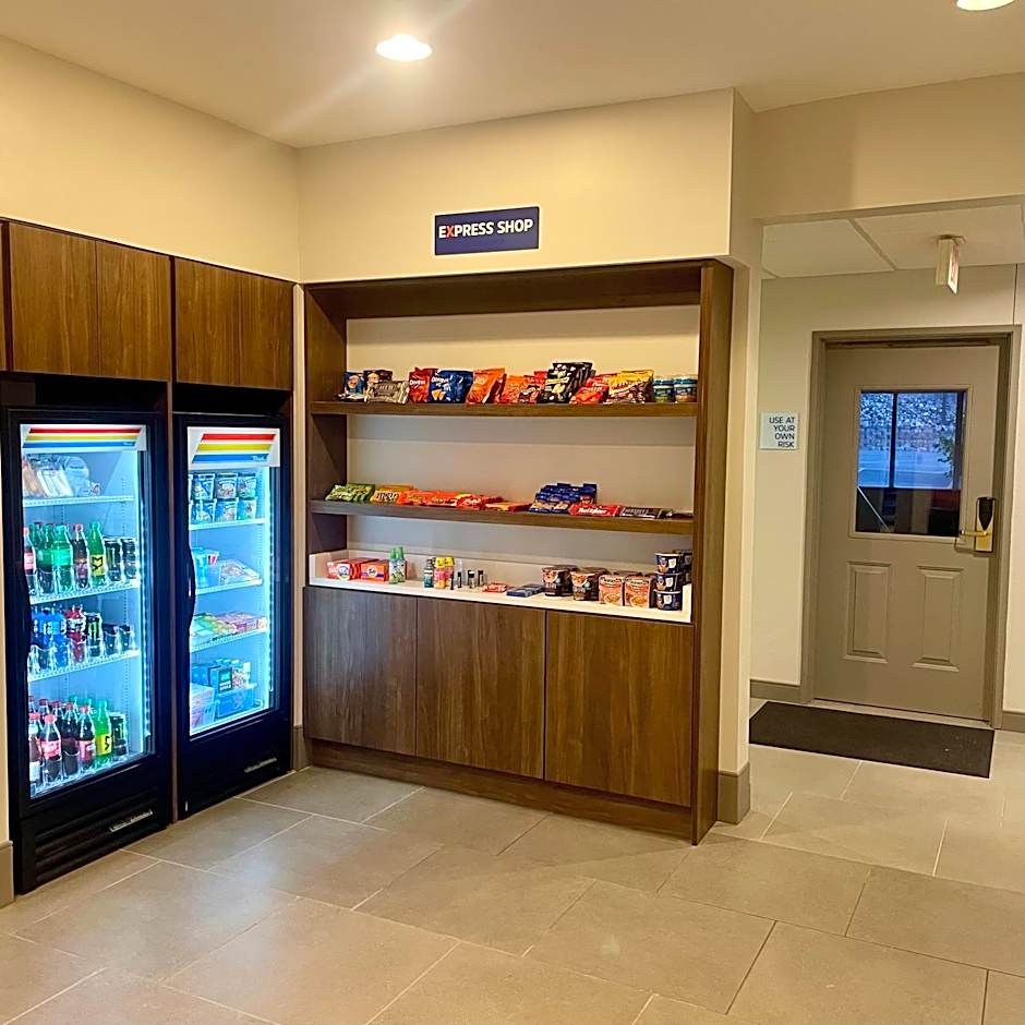 Holiday Inn Express & Suites Marquette By IHG