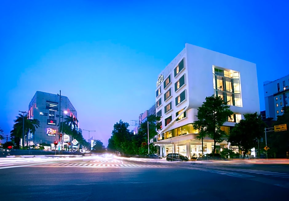 Neo Hotel Melawai by ASTON