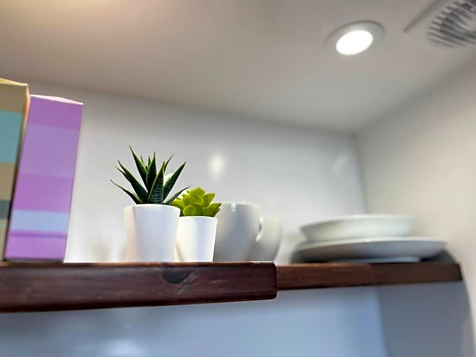 Apt 03 Beachside Beauty Central Studio Steps from Cafes