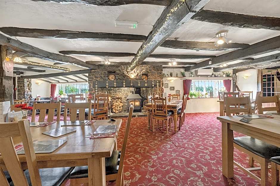 Greyhound Country Inn