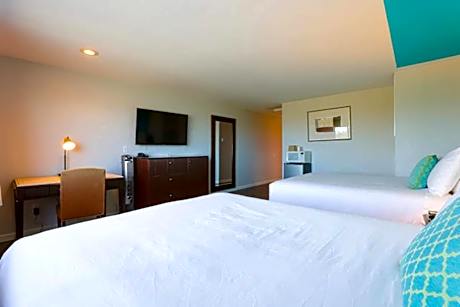 Two Queen Beds with Riverview & Balcony