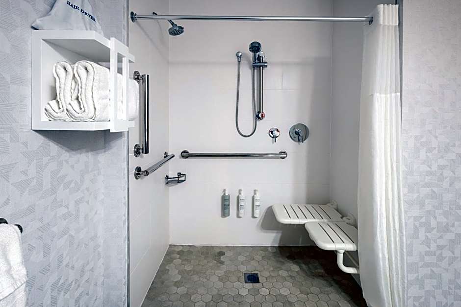 Hampton Inn & Suites Newark Airport Elizabeth