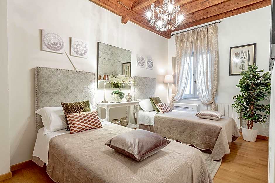 Casa Arias in Lucca With 2 Bedrooms and 1 Bathrooms