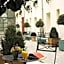 Hotel Suites Unic Renoir Saint-Germain