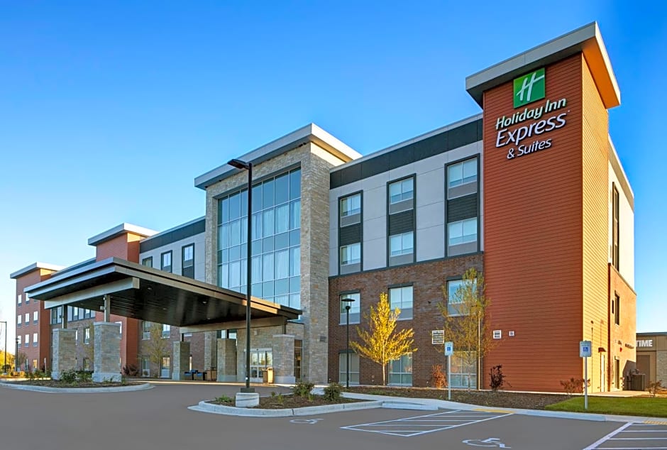 Holiday Inn Express & Suites - Milwaukee - Brookfield