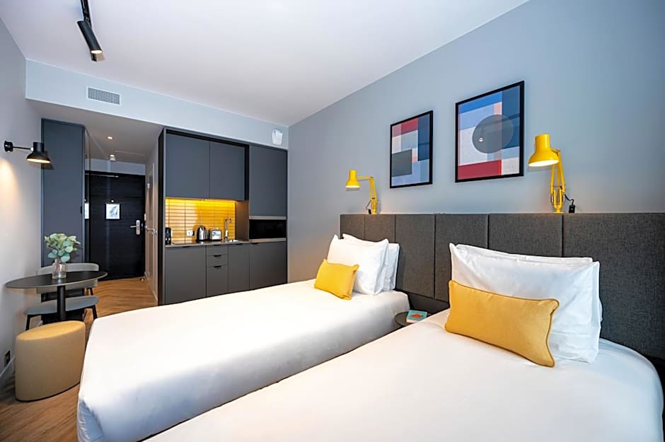 Staycity Aparthotels Paris La Defense