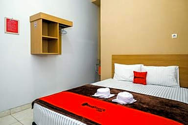 RedDoorz Syariah near Perempatan Kartasura