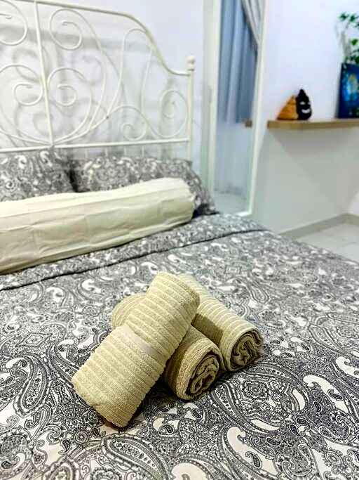 Rini residences 整栋双层排楼适合全家大小居住周边商店商场林立