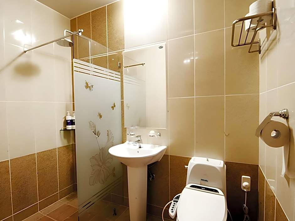 F1 Hotel