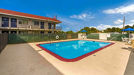 Motel 6-Meridian, MS