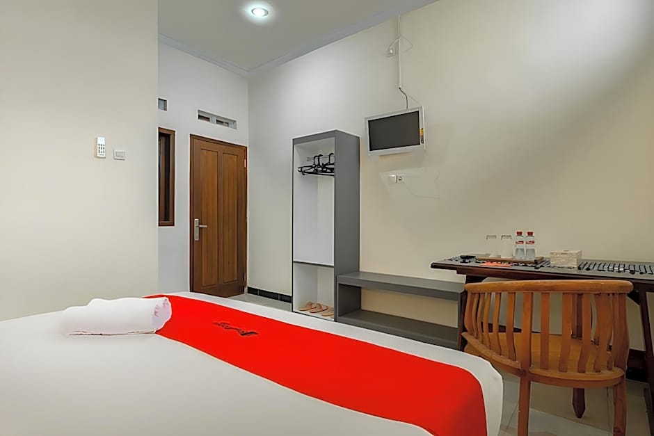 RedDoorz Plus near Balai Kota Batu 2