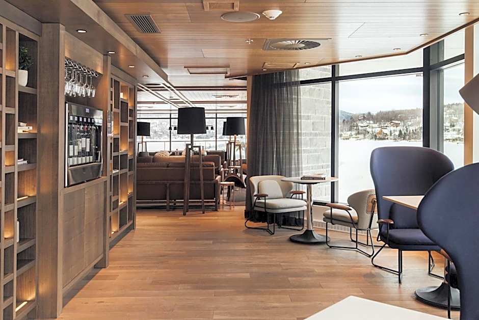 Entourage sur-le-Lac