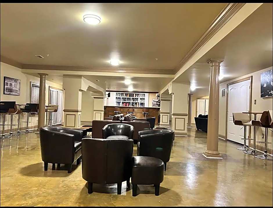 Luxury Guest suite with movie theater, Lounge and Gameroom