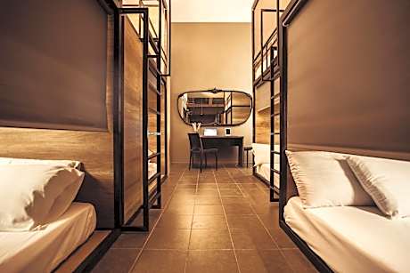 Single Bed in Mixed Dormitory Room