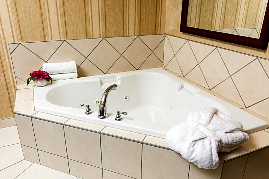 Redwood Inn & Suites