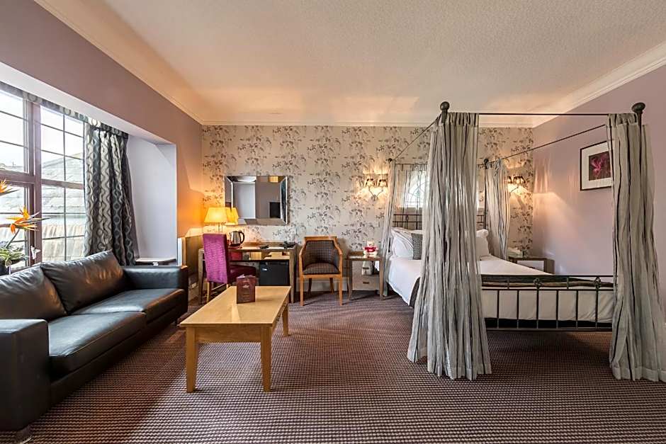 Muthu Westcliff Hotel (Near London Southend Airport)