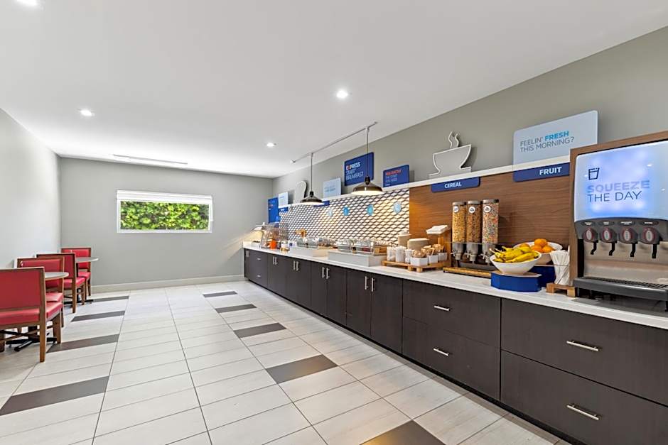 Holiday Inn Express & Suites Mountain View Silicon Valley By IHG