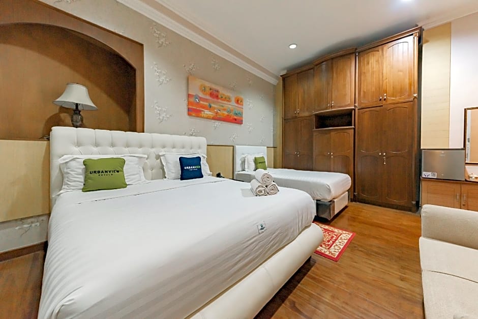 Urbanview Hotel Villa Surya Bandung