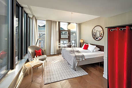 Deluxe King Room with City View