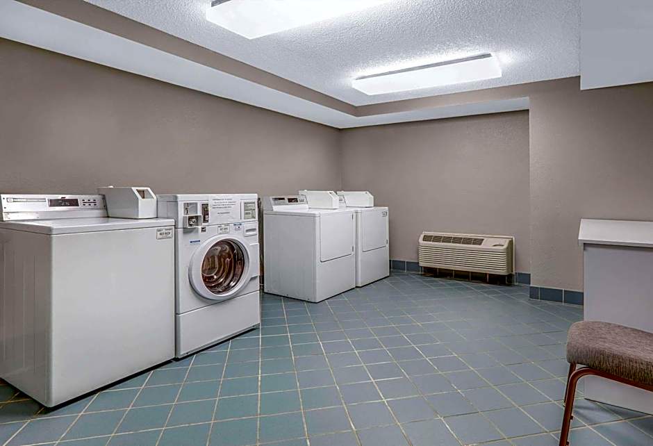 La Quinta Inn & Suites by Wyndham Dallas Addison Galleria