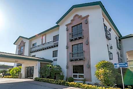 Quinta Dorada Hotel & Suites