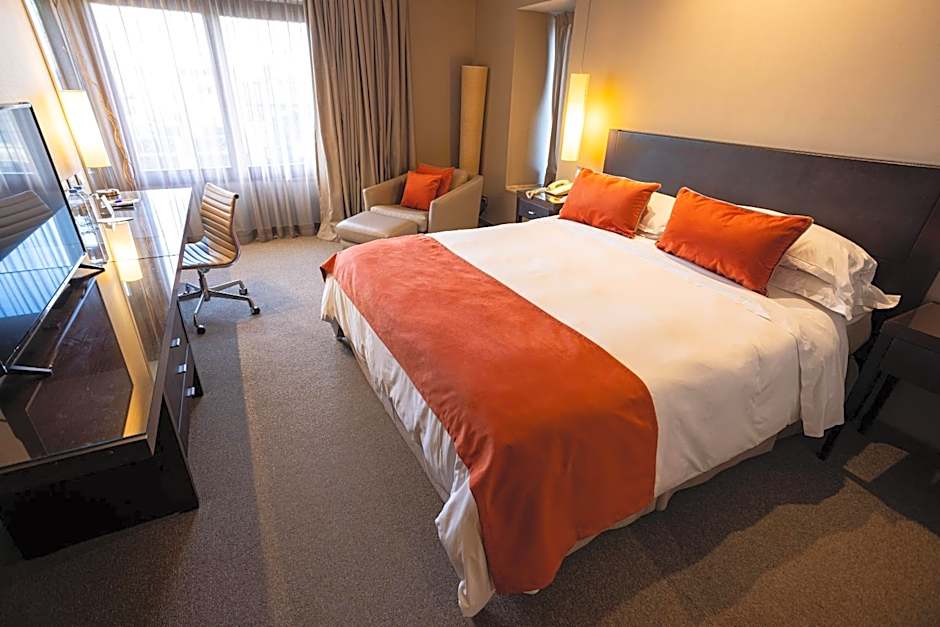 Photo 1 of 11 of Classic 1 King Bed Guestroom