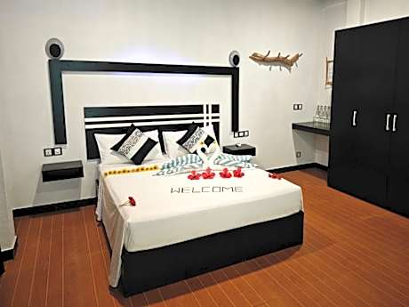 Dhonfulhafi Beach View & Spa